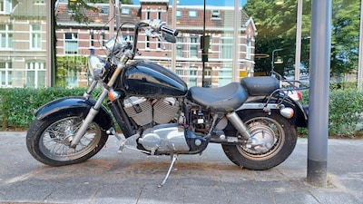 Een motor die maar niet van zijn plaats komt, en de gemeente haalt hem niet zomaar weg