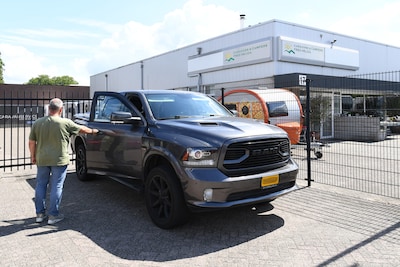 Een te grote auto? Dan mag je in deze gemeente niet meer parkeren na 18.00 uur, ook niet op je eigen oprit