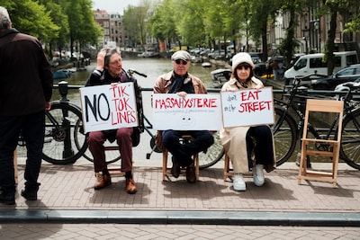 This Amsterdam neighborhood is fed up with TikTok tourism: ‘Mass hysteria with truffle mayonnaise’
