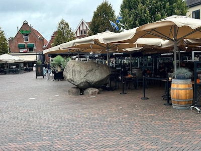 Danny woedend over ophef rond de Marktsteen op zijn terras in Oldenzaal: ‘Dit bezorgt mijn nieuwe za