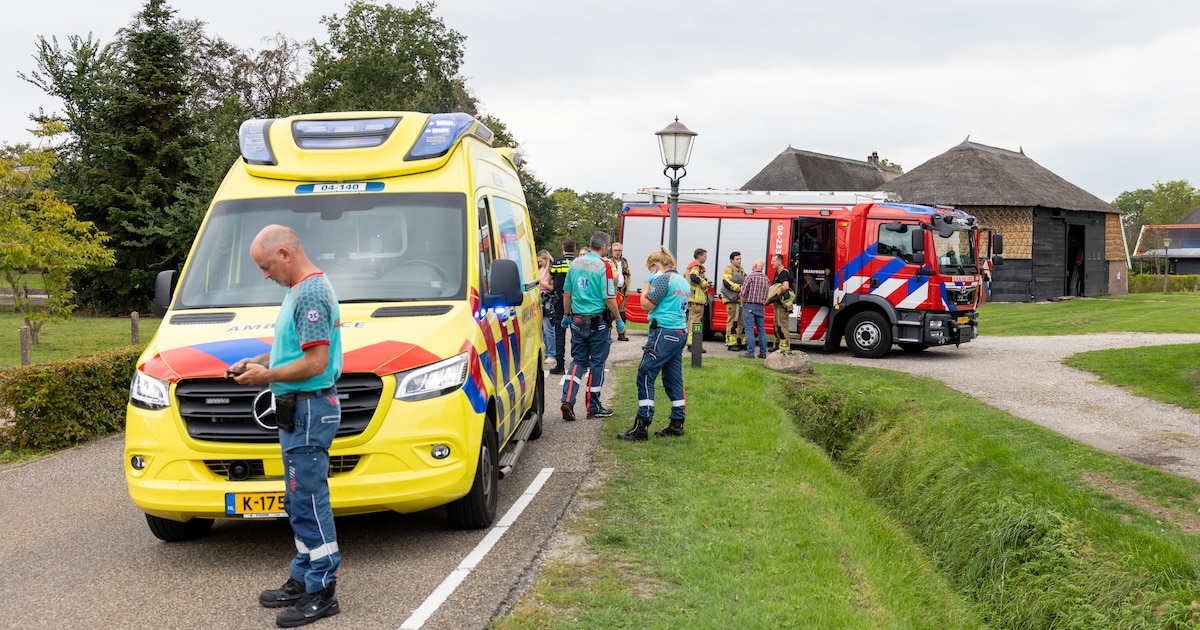 Motorrijder vliegt uit de bocht in Beerze en belandt in droge sloot