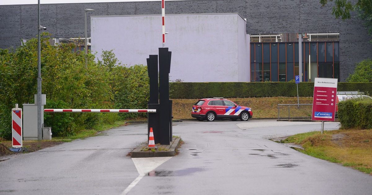 Brandweer controleert kleine lekkage van zuur in Deventer Ziekenhuis