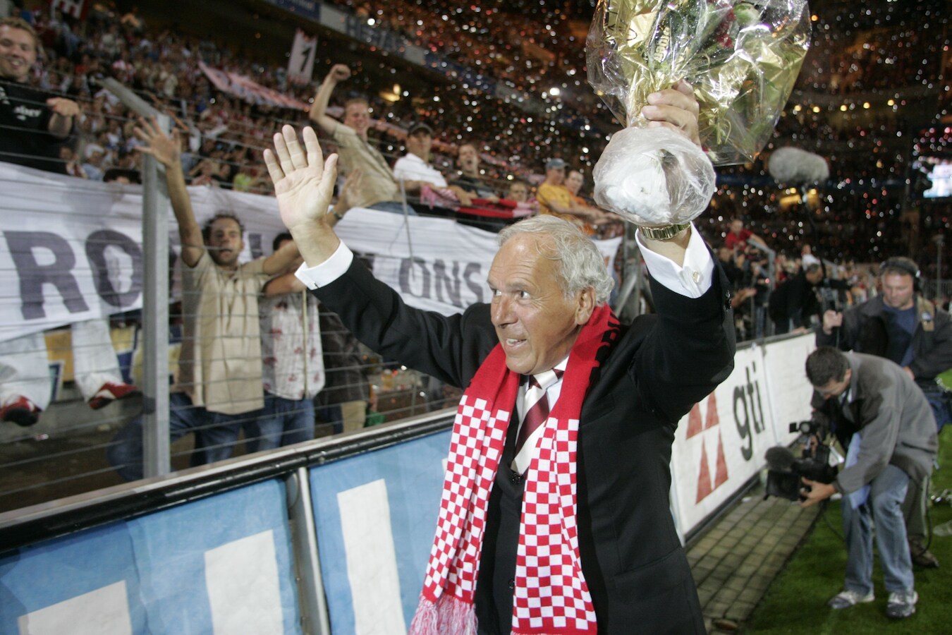 Van kampioenschappen tot persiflages: De carrière van Van Raaij bij PSV ...