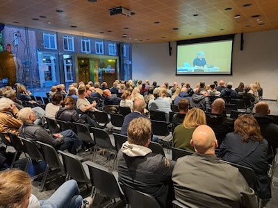 Voor- en tegenstanders azc laten van zich horen in Den Bosch: ‘Haatvolle spandoeken vertegenwoordige