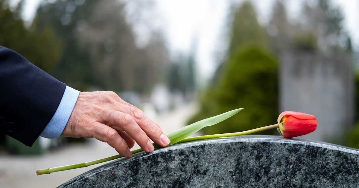 Gemeente Hof van Twente houdt herdenking op begraafplaats in Markelo