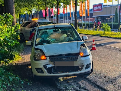 Ongeval met twee auto’s op Europaweg in Apeldoorn