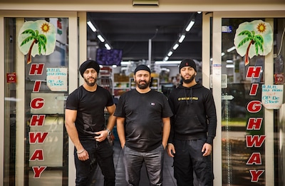 In deze Tropische supermarkt komen verschillende culturen en TikTok samen: ‘Mensen voelen zich hier thuis’