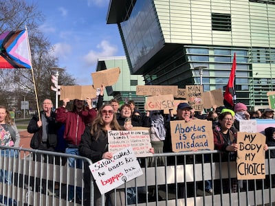 Anti-abortusdemonstratie op Radboud Universiteit: veel politie op de been, één aanhouding