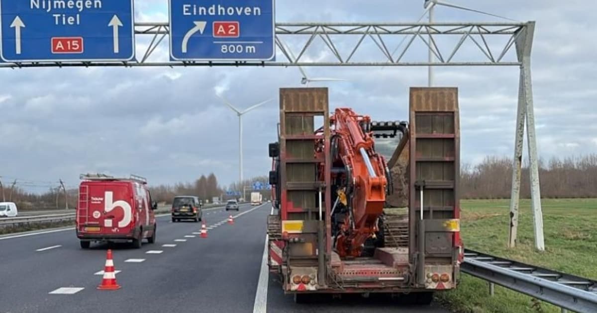 Vrachtwagen heeft nieuwe band na klapband op A15: file richting ...