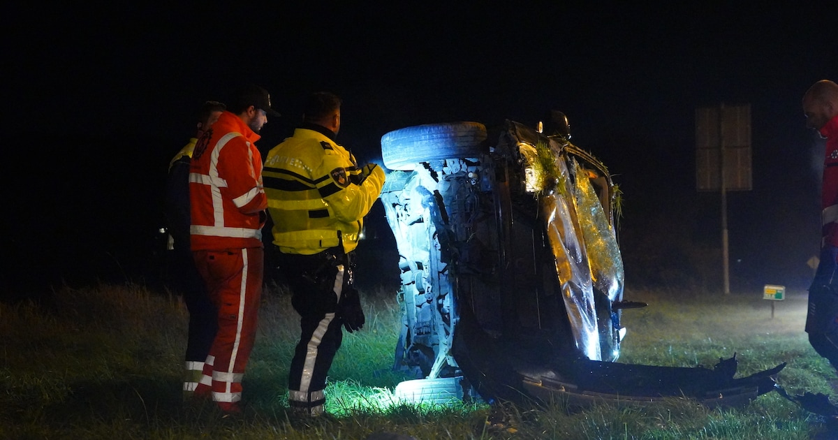 Auto slaat over de kop en belandt op zijkant langs N209 bij Bleiswijk