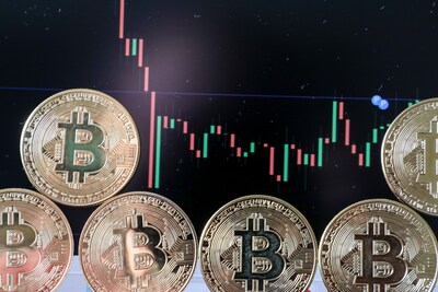 Financial markets react to Trump's threats: oil prices surge, Bitcoin value drops