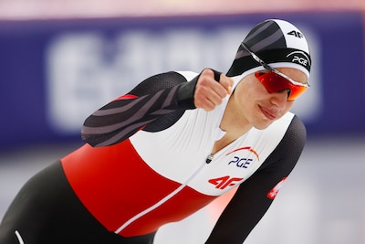 Pool Semirunniy stunt met dik baanrecord in B-groep op 10 kilometer in Thialf