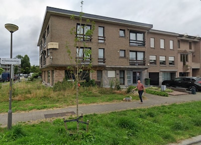 Appartement in Deurne brandt uit: bewoner zwaargewond afgevoerd
