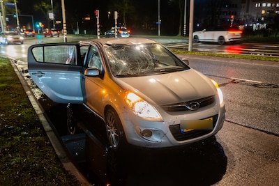 Fietser gewond na harde botsing op kruising aan De Overmaat in Arnhem