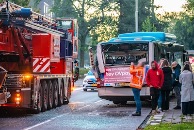 De ravage is groot, de schrik nog groter na ongeluk met hijskraan en lijnbus: ‘Dit had heel anders k