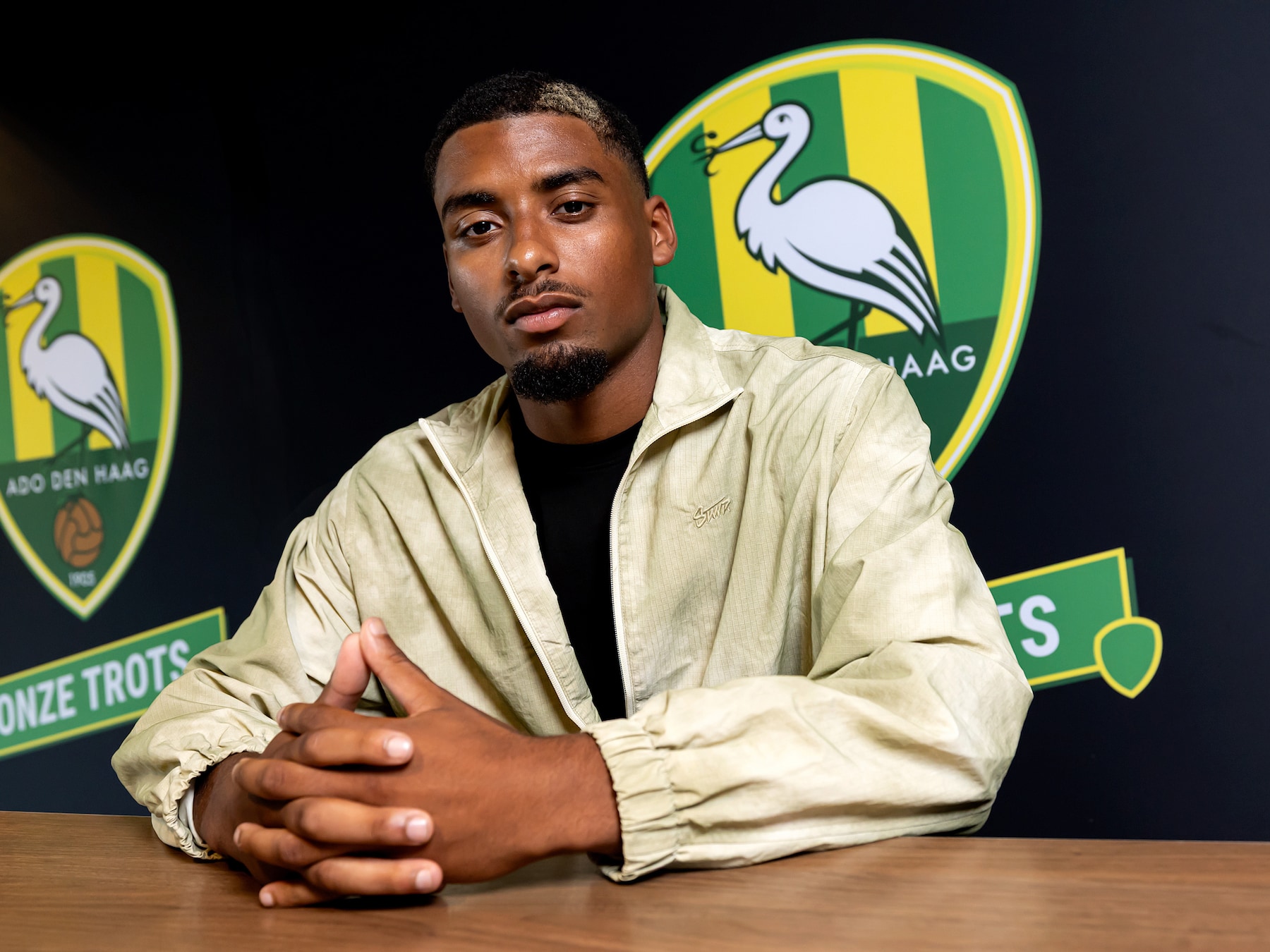 Van boos ventje tot bewaker van vaders erfenis: waarom Ajax-klus voor ...