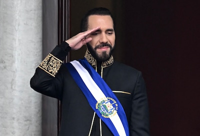 Parlement van El Salvador onderzoekt onbeperkte herver­kiezing autoritaire president: ‘Ik ben de coolste dictator ter wereld’