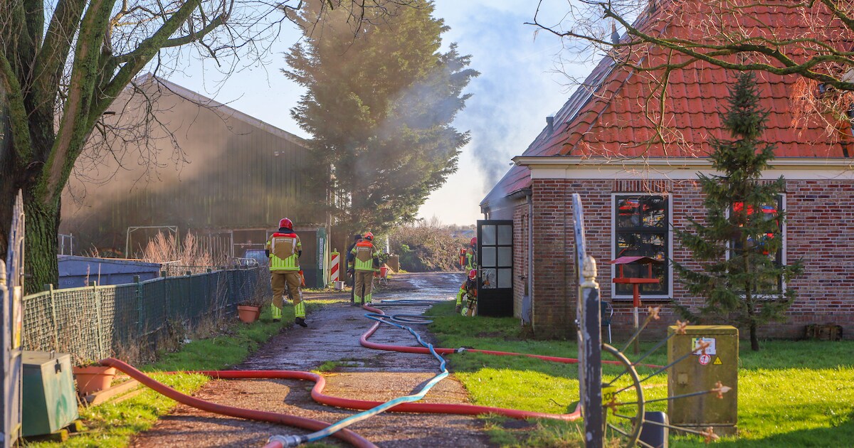 Brand in woonboerderij in Wijdewormer onder controle