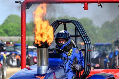 Teams starten nieuw seizoen bij grootste tractor pulling van Oud Gastel ooit: ‘Dat geluid geeft kipp