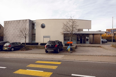 “Ik was niet aan het vluchten, ik zat achter een muurtje te wachten”: man (33) met 0,98 promille ver