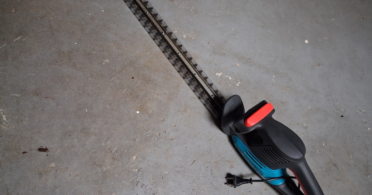 Heggenscharen repareren op repaircafé in Dieren