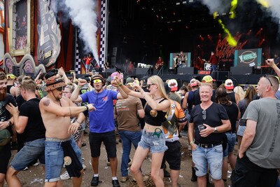 LIVE Zwarte Cross 2026 | In het zonnetje bij The Vaccines • Racen op een zitmaaier • Nog meer campin