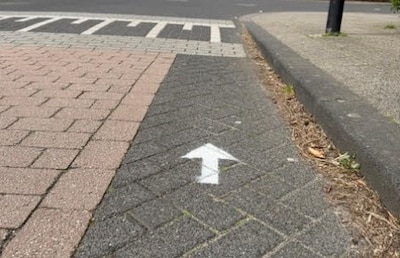 Waarvoor dienen toch die witte pijlen overal in de stad? Dit is waarom ze op de wegen in Amersfoort 