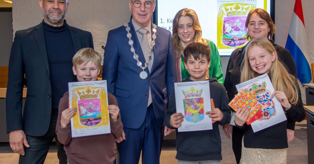 Basisschoolleerling Kevin wint kleurwedstrijd bij 206-jarig bestaan gemeente Uithoorn