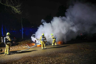 Meerdere auto’s uitgebrand tijdens jaarwisseling in Apeldoorn: ‘Wederom raak op zelfde parkeerplaats