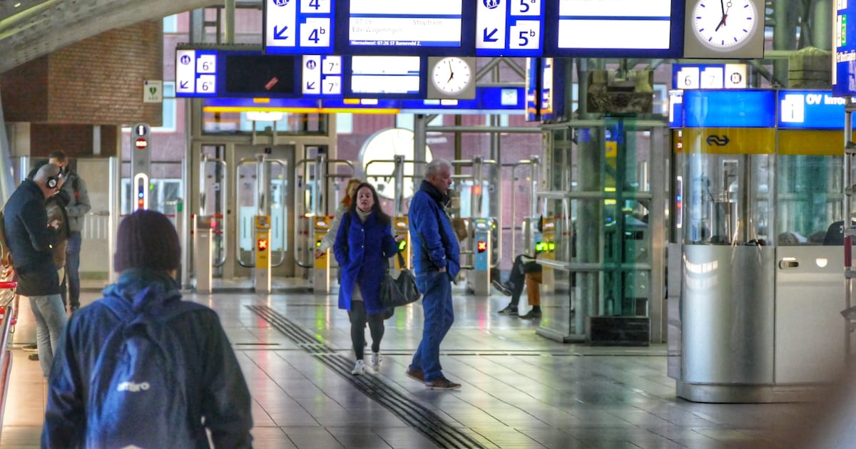 Problemen op het spoor tussen Amersfoort, Baarn en Utrecht door stroomstoring