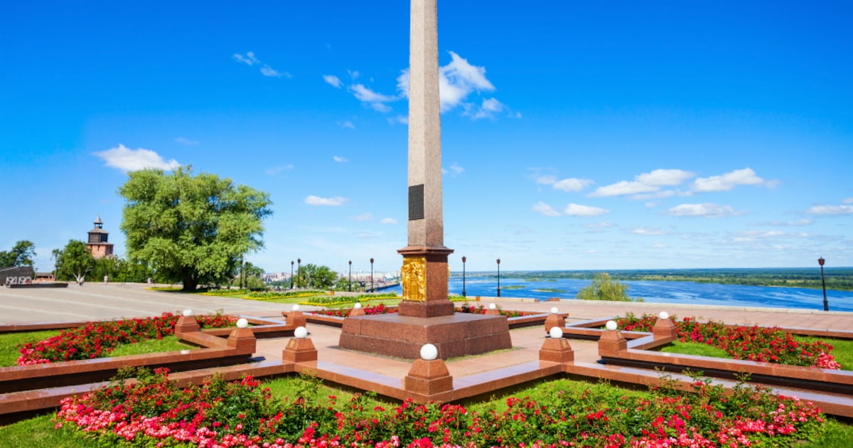 De obelisk wint terrein in tuinen: ‘Hij schiet de clematis te hulp ...