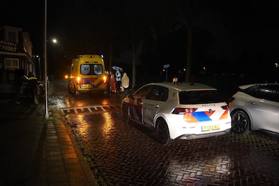 Scooterrijder gewond na botsing met taxibusje in Zwolle