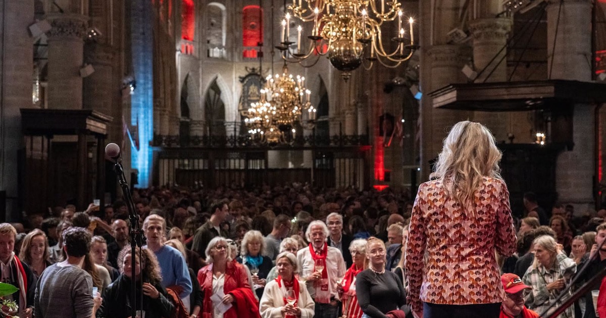 Bezoekers welkom bij receptie ‘Alkmaars Glorie’ in Grote Kerk
