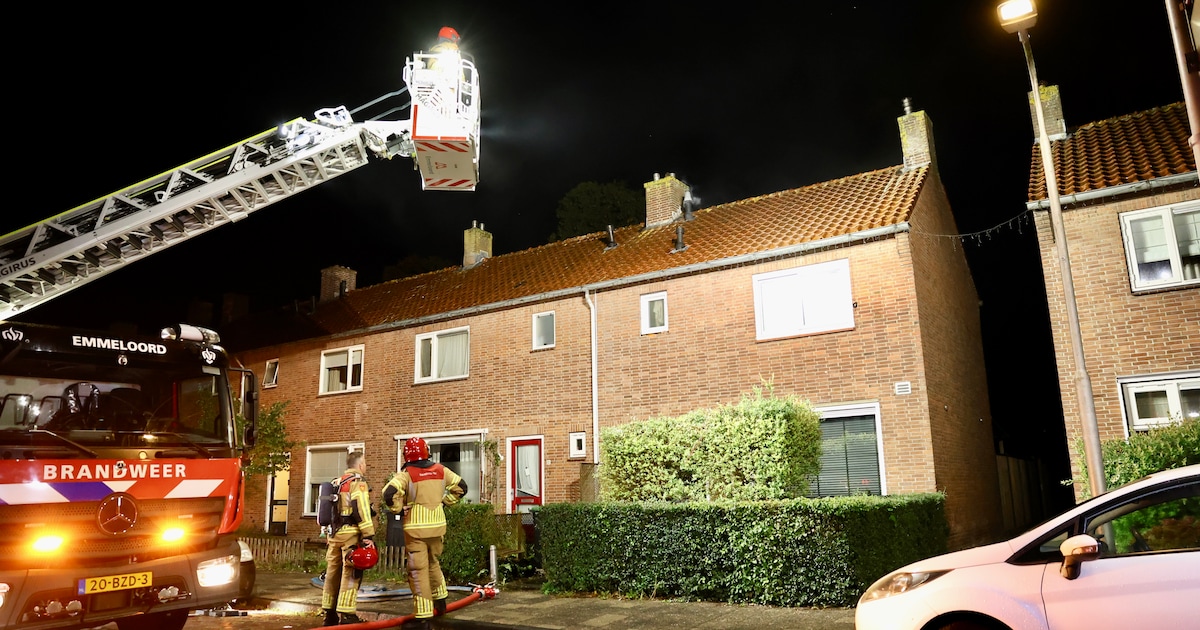 Bewoners en katten op tijd naar buiten na brand op zolder in Emmeloord