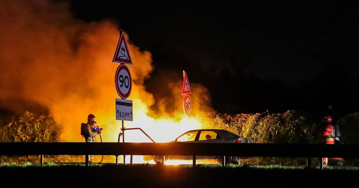 Autobrand zorgt voor tijdelijke afsluiting op de A7 richting Groningen