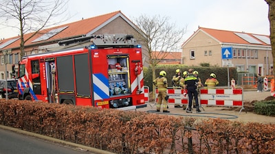 Gaslek bij graafwerkzaamheden in Oss, straat en fietspad afgezet