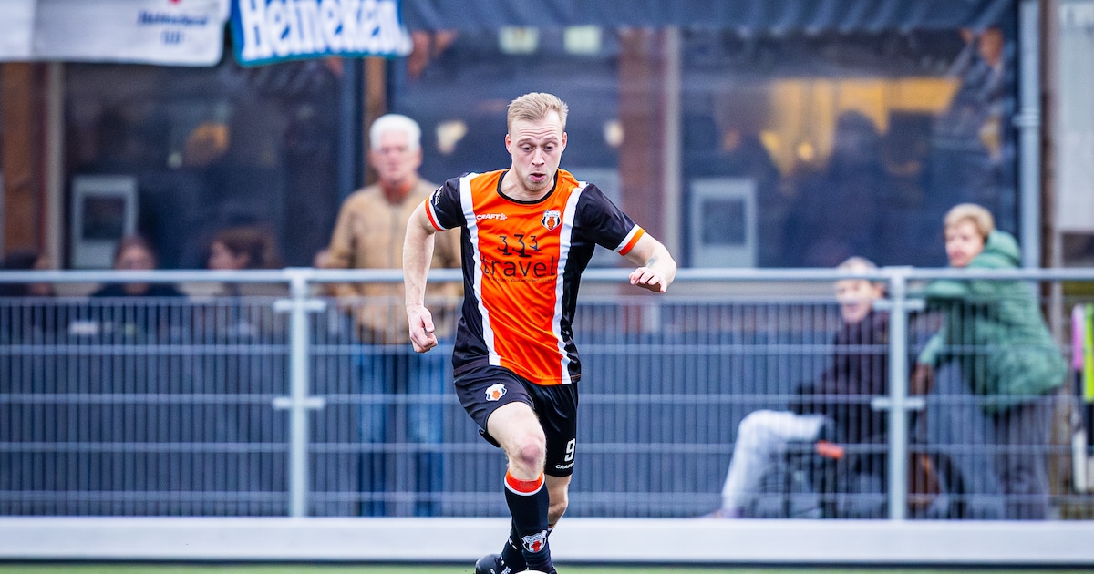 Killian Bouwhuis mikt op 40 goals en promotie met AVV Alphen: ‘Ik probeer iedereen scherper te maken