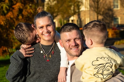 Ongeneeslijk zieke Debby bezig met nieuwe chemo’s: ‘Gaan naar Disneyland en zomervakantie is al gebo