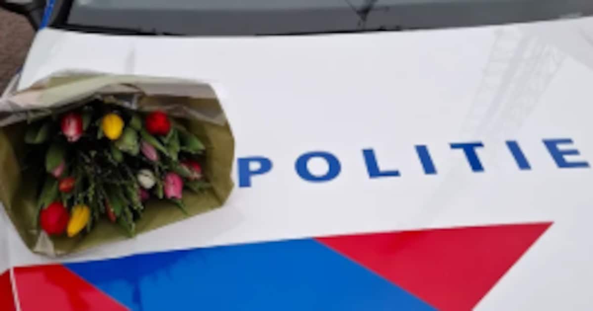 Politie in Baarn valt verkeerde huis binnen: agenten maken excuses met bloemetje