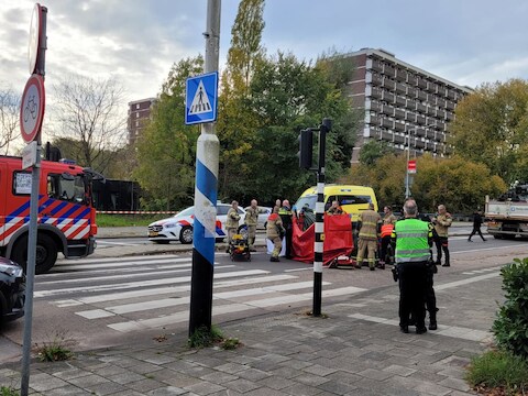 De botsing gebeurde op een oversteekplaats van de Beemsterstraat.