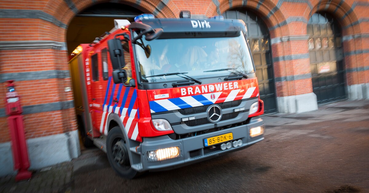 Mensen vluchten dak op door woningbrand Asenray
