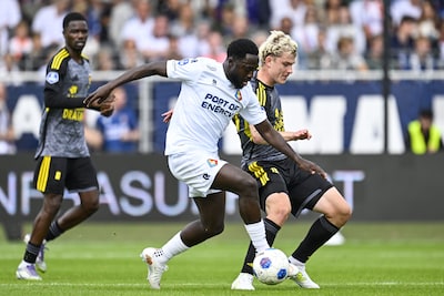 Wedstrijd op zijn kop: Telstar-spits krijgt direct rood in belangrijke wedstrijd tegen Cambuur