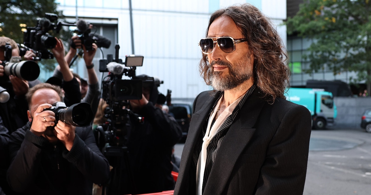 Aanklager noemt Russell Brand seksueel roofdier: ‘Meedogenloos ...