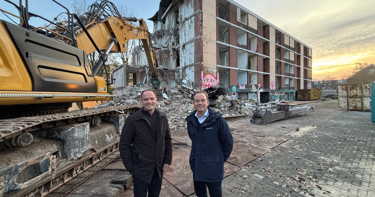 Sloop flatgebouw Reviusplein gestart in Maassluis