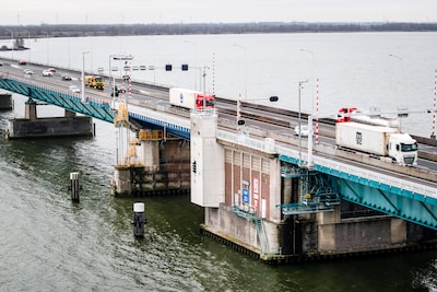 Hier overheerst opluchting: geld voor Nedersaksenlijn, station Eindhoven en Haringvlietbrug