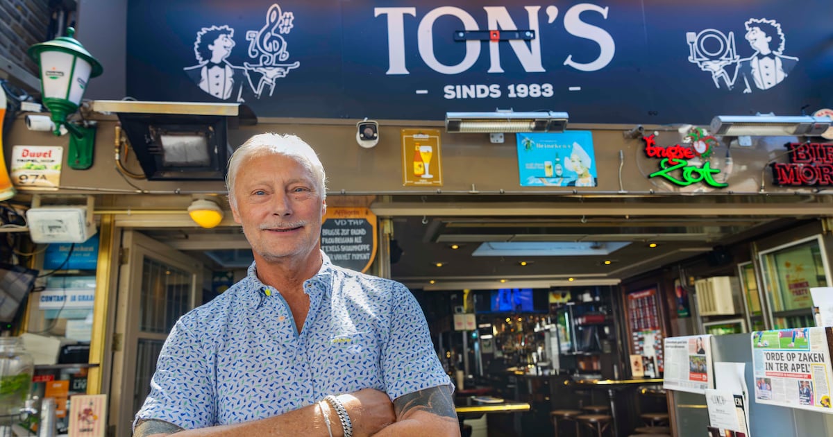 Ton was 20 toen hij zijn inmiddels iconische muziekcafé opende: ‘Elke Rijswijker kent Ton’s’