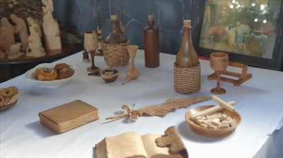 Ibo Heeres uit Kolham toont unieke houtsnijwerken in Museum 't Steenhuus in Niebert