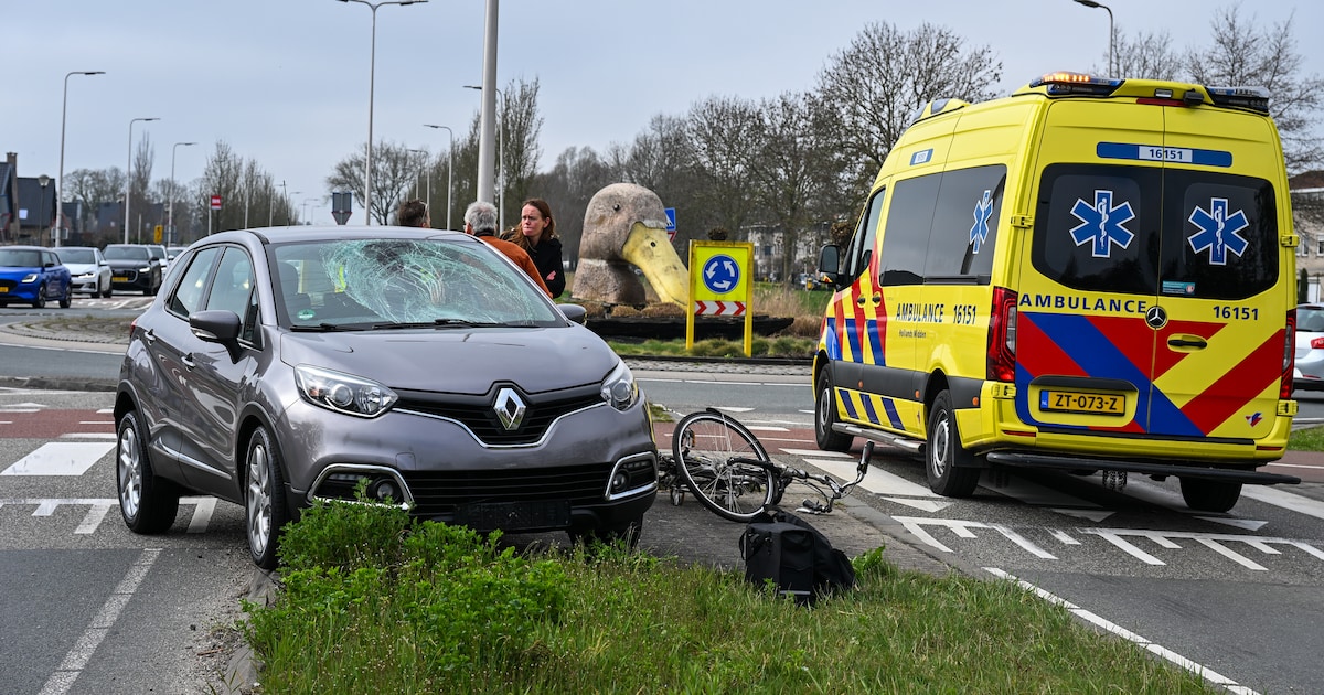 Fietser gewond na botsing op rotonde in Waddinxveen