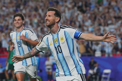Ongrijpbare Lionel Messi schrijft WK-geschiedenis met geniale hattrick tegen Algerije