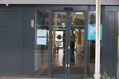 Medewerker Aldi is zo boos over nieuwe werkplek, dat hij een gewapend met een mes een overval uitvoe